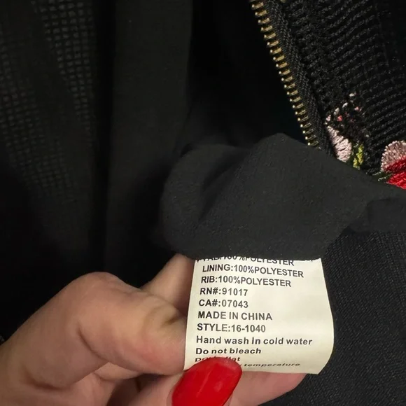 Elegant Black Floral Bomber Jacket - Picture 5 of 10